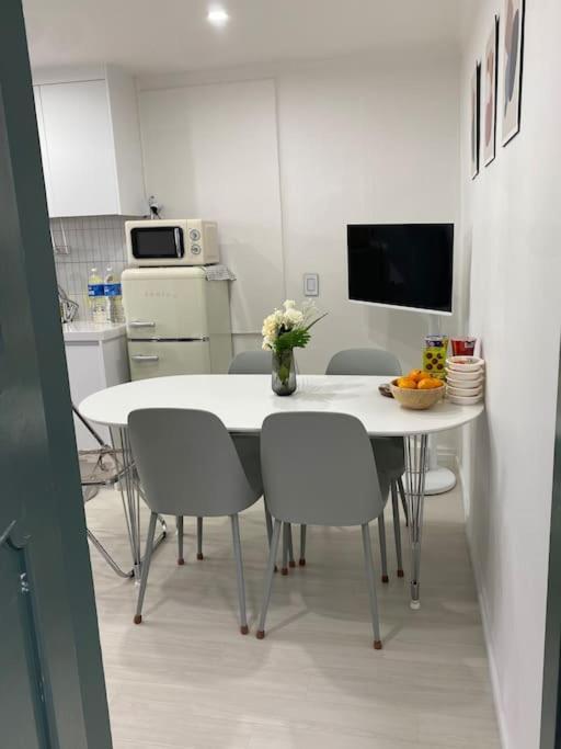 Station Apartment *