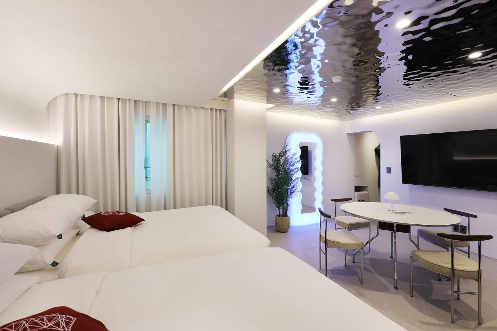 By The Designers Hotel *