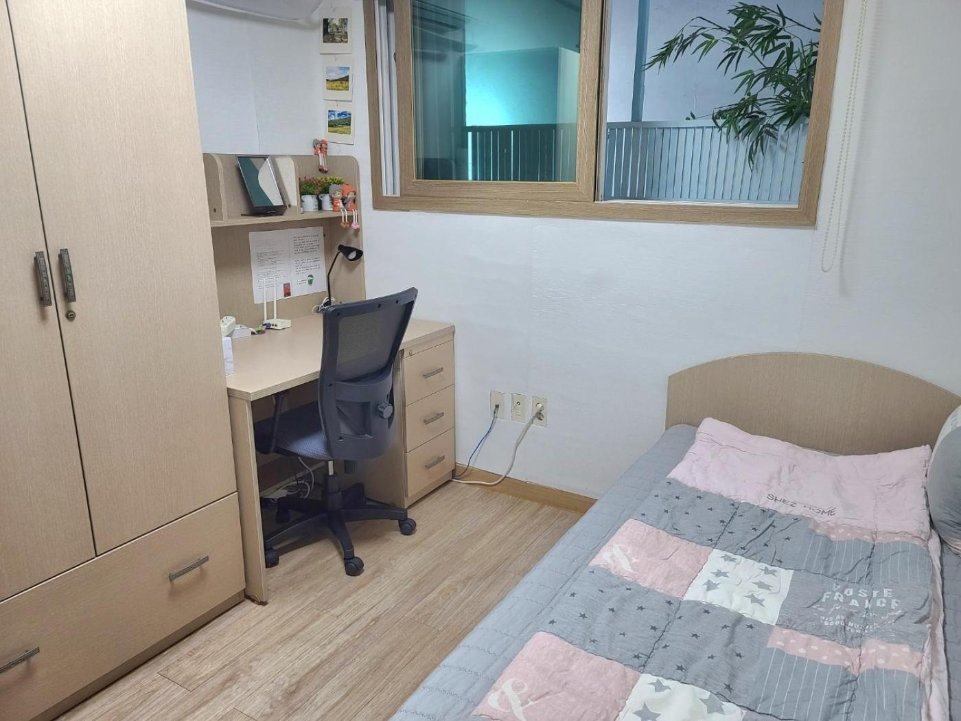 Hongdae, Sinchon Yeonhui House *