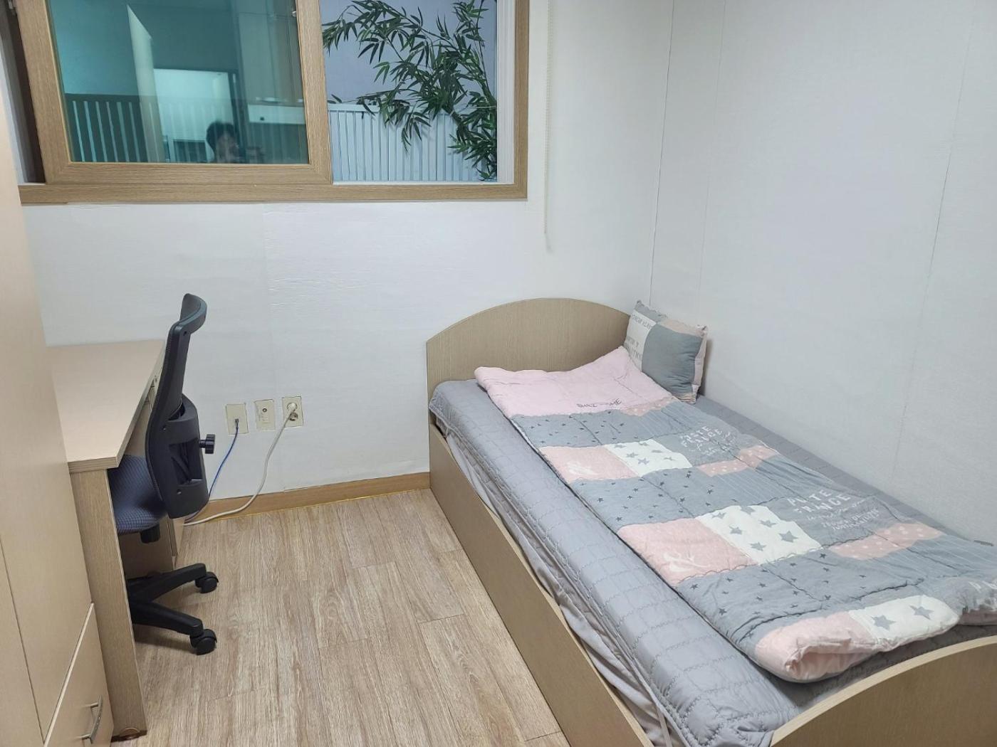 Hongdae, Sinchon Yeonhui House * Seoul