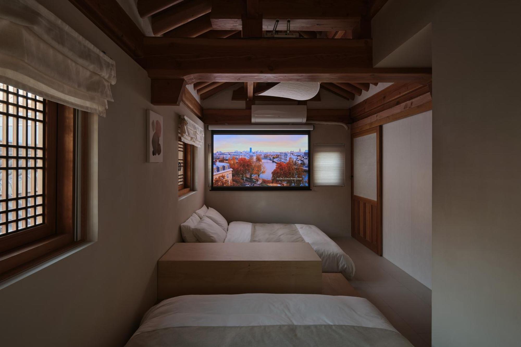 The Korean Traditional Hanok In Downtown For Convenient Public Transportation - Ari Acomodação com café da manhã  *