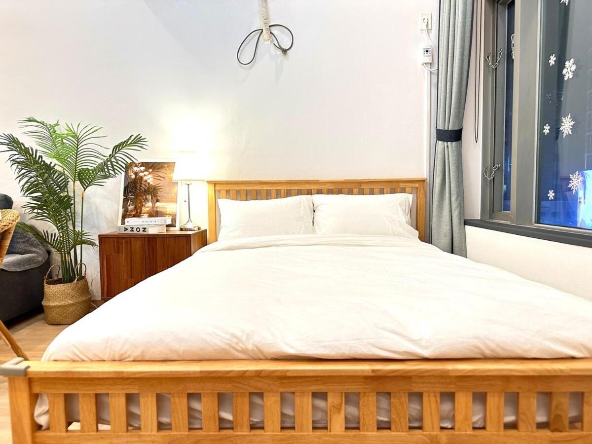 Spacious And Relaxing Duplex Hongik Stn 1min Apartment Seoul