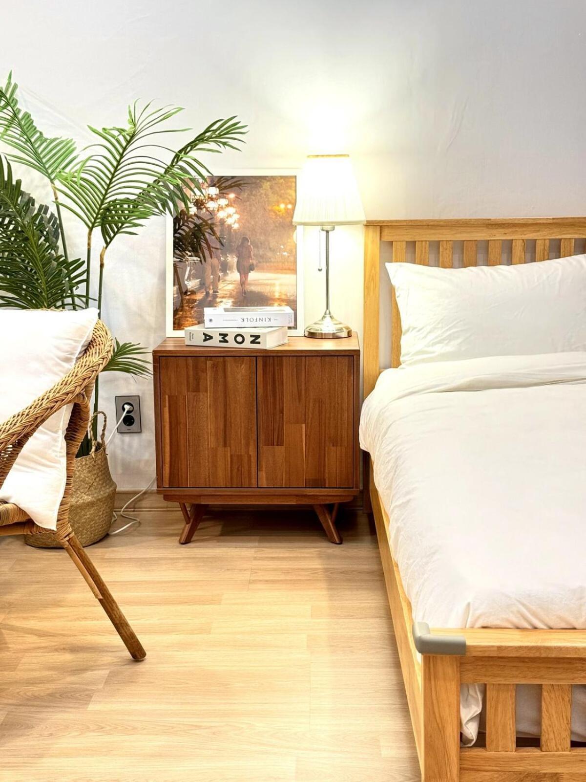 Spacious And Relaxing Duplex Hongik Stn 1min