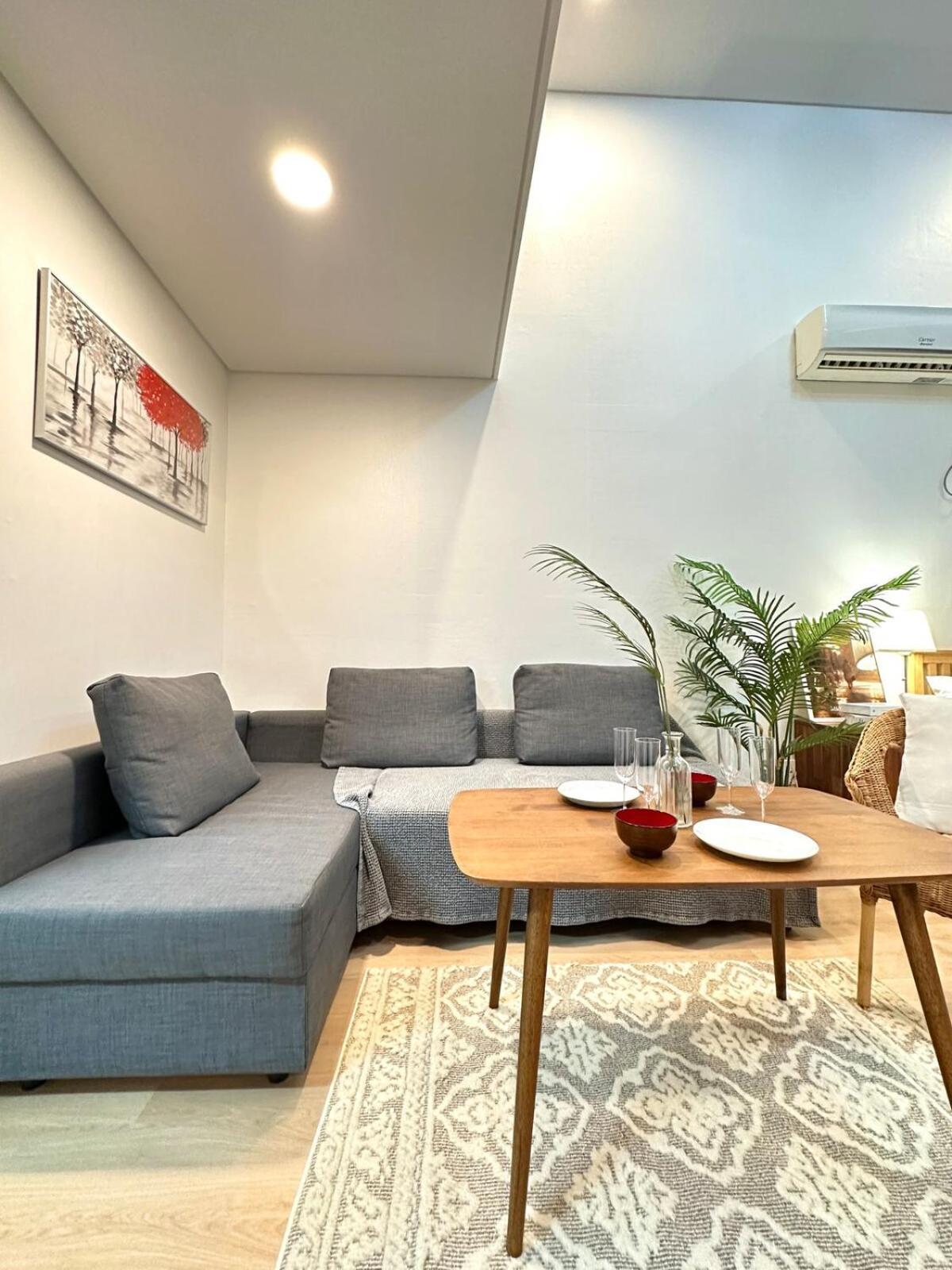 Spacious And Relaxing Duplex Hongik Stn 1min * Seoul