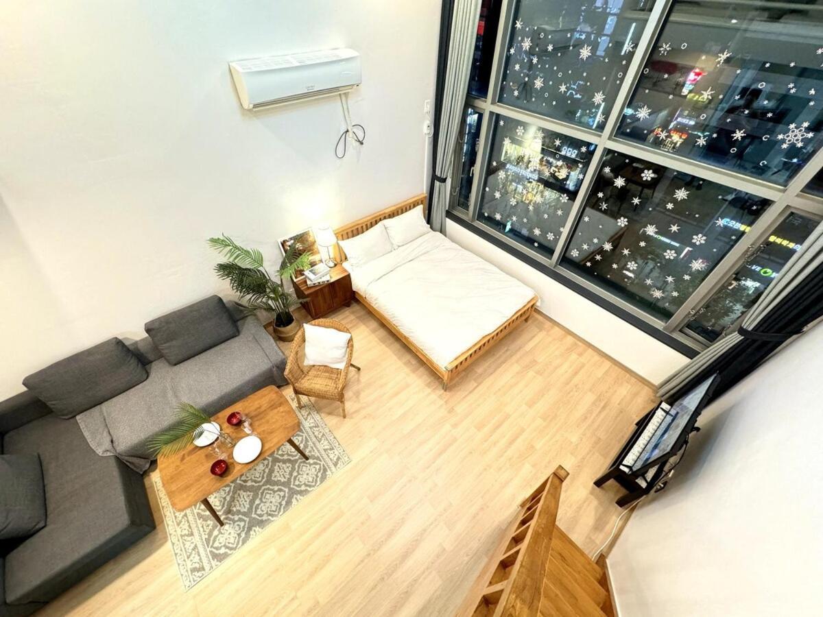 Apartment Spacious And Relaxing Duplex Hongik Stn 1min Seoul