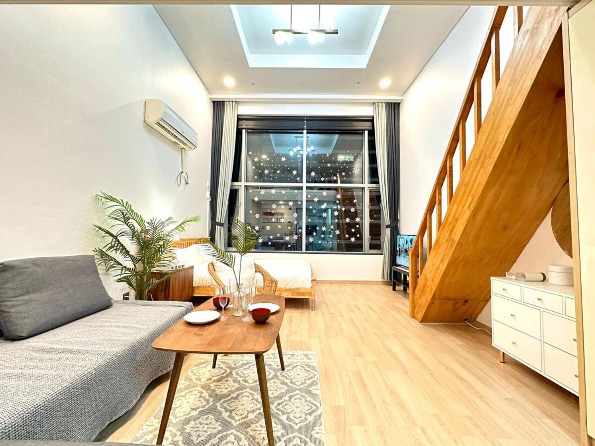 Apartment Spacious And Relaxing Duplex Hongik Stn 1min