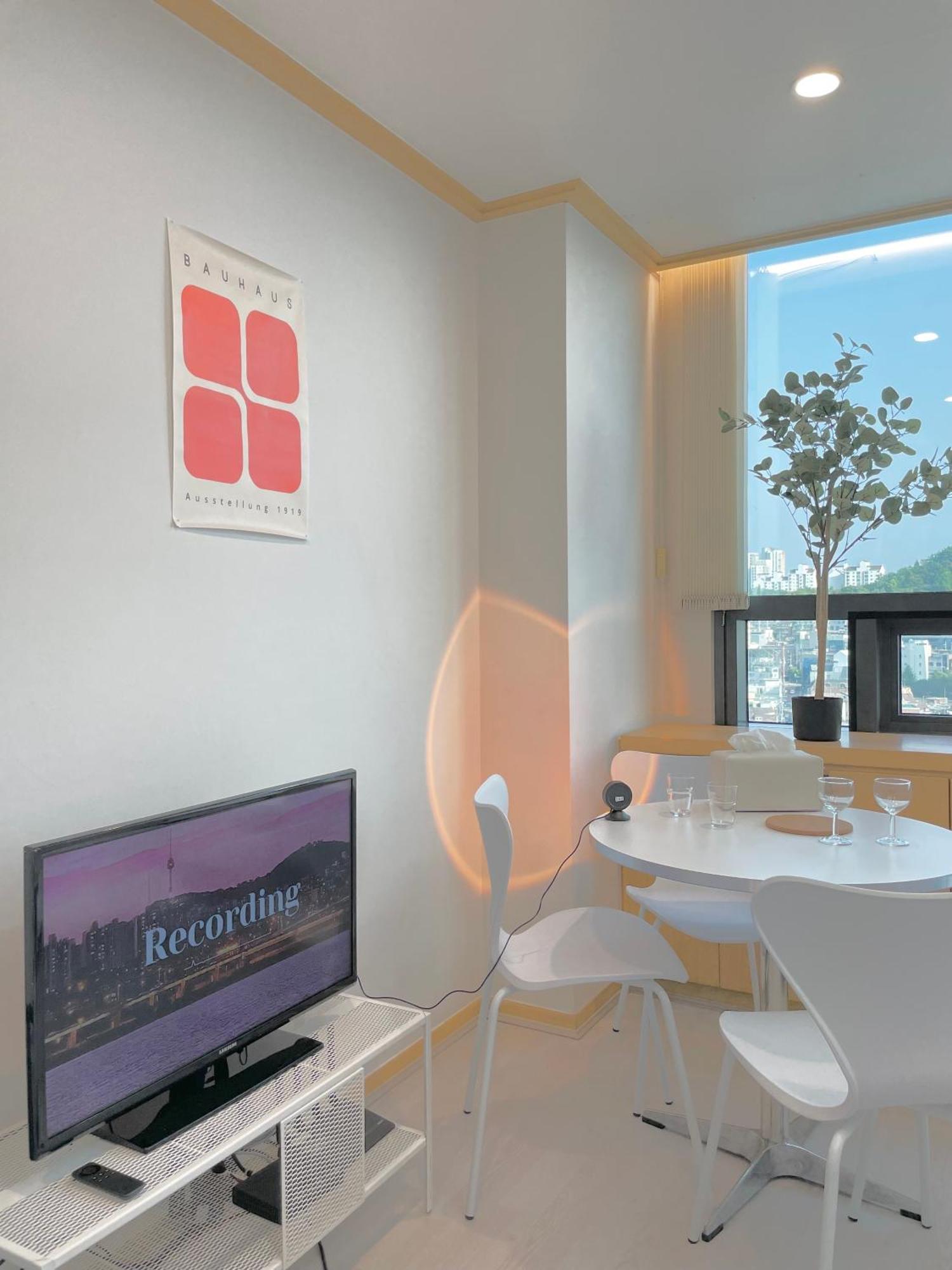 New, 1-minute Walk From Hongdae Entrance Station, Great Namsan Tower View * Seoul