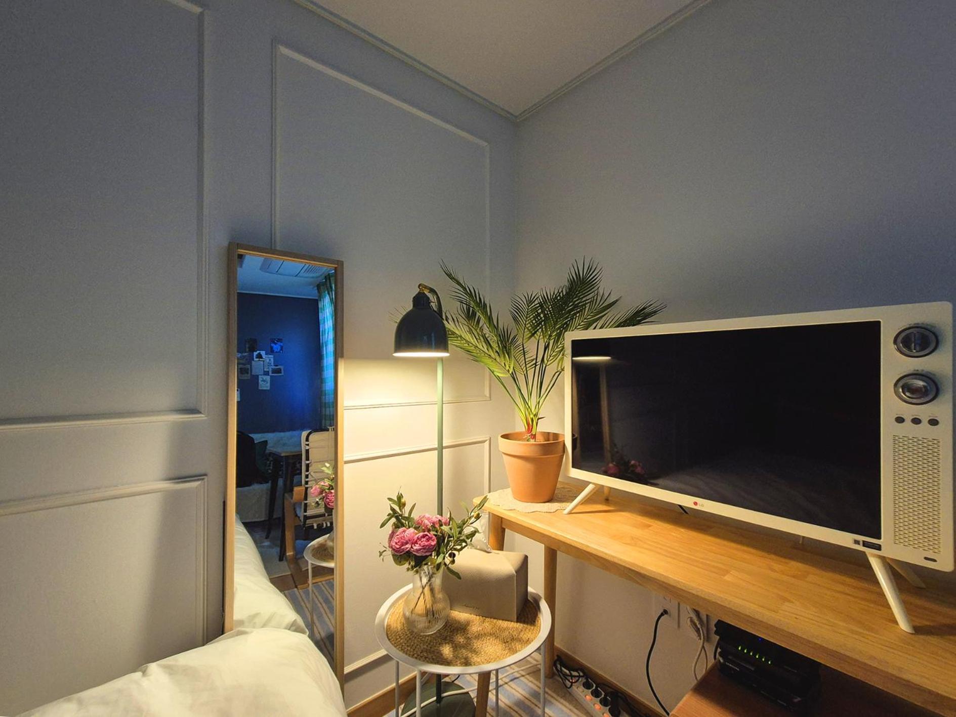 Yuyudang Hongik Univ Apartment Seoul