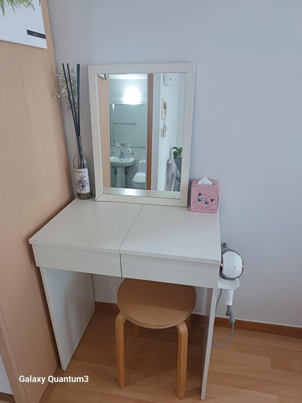Apartment Hongdae 1min From Hongik Uni Station Exit #1 *