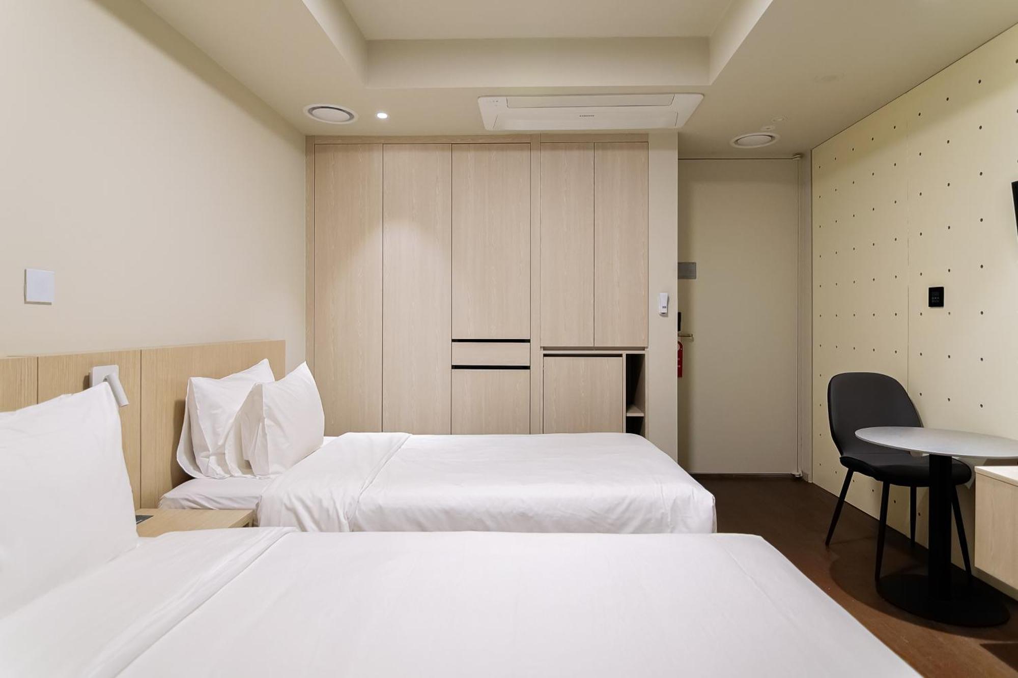 Homes Red Myeongdong Hotel 4*