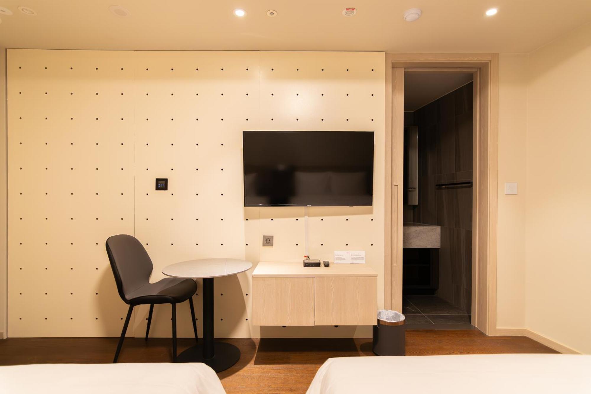 Homes Red Myeongdong 4* Seoul
