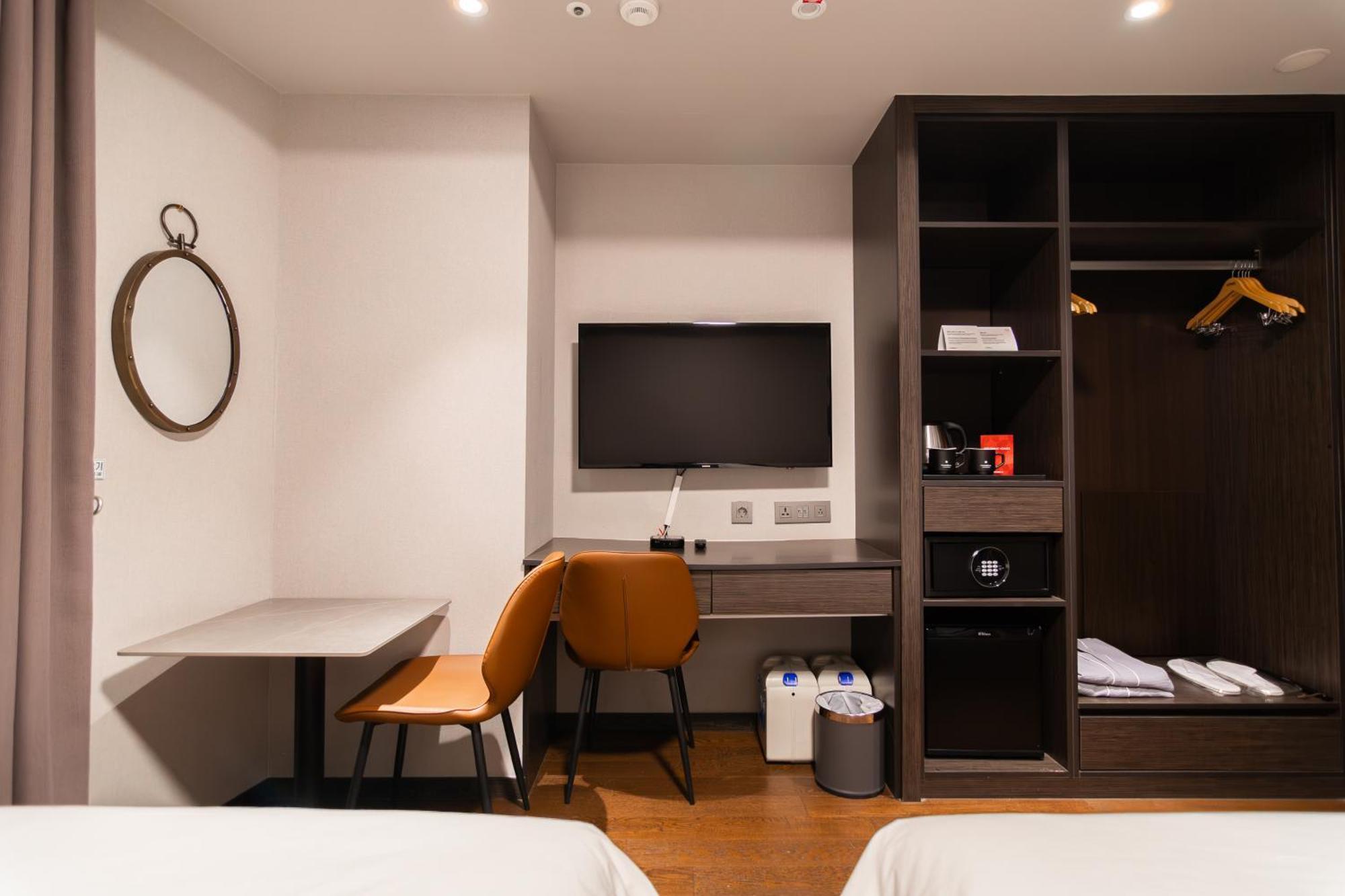 Homes Red Myeongdong 4* Seoul