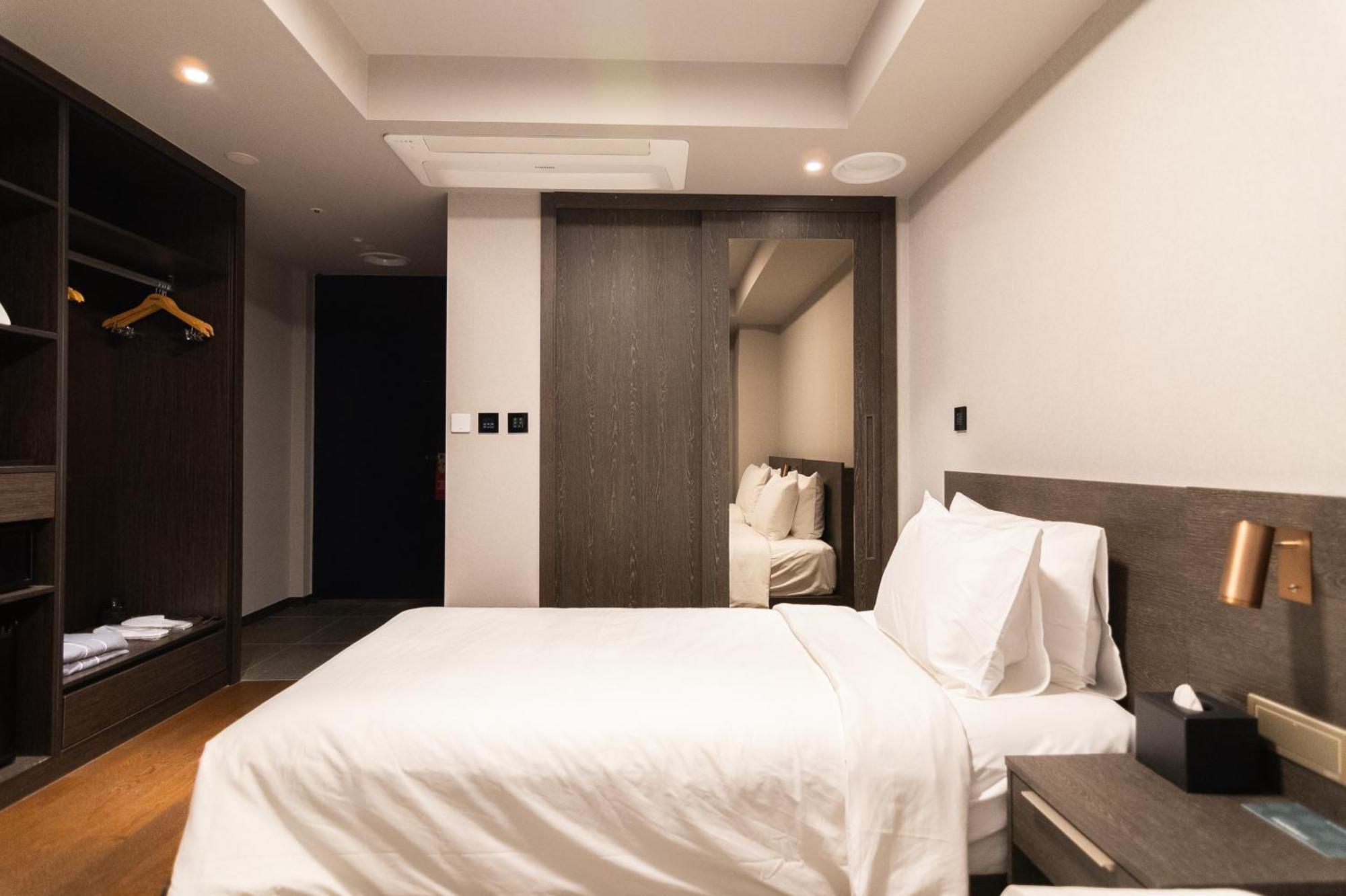 Homes Red Myeongdong Hotel