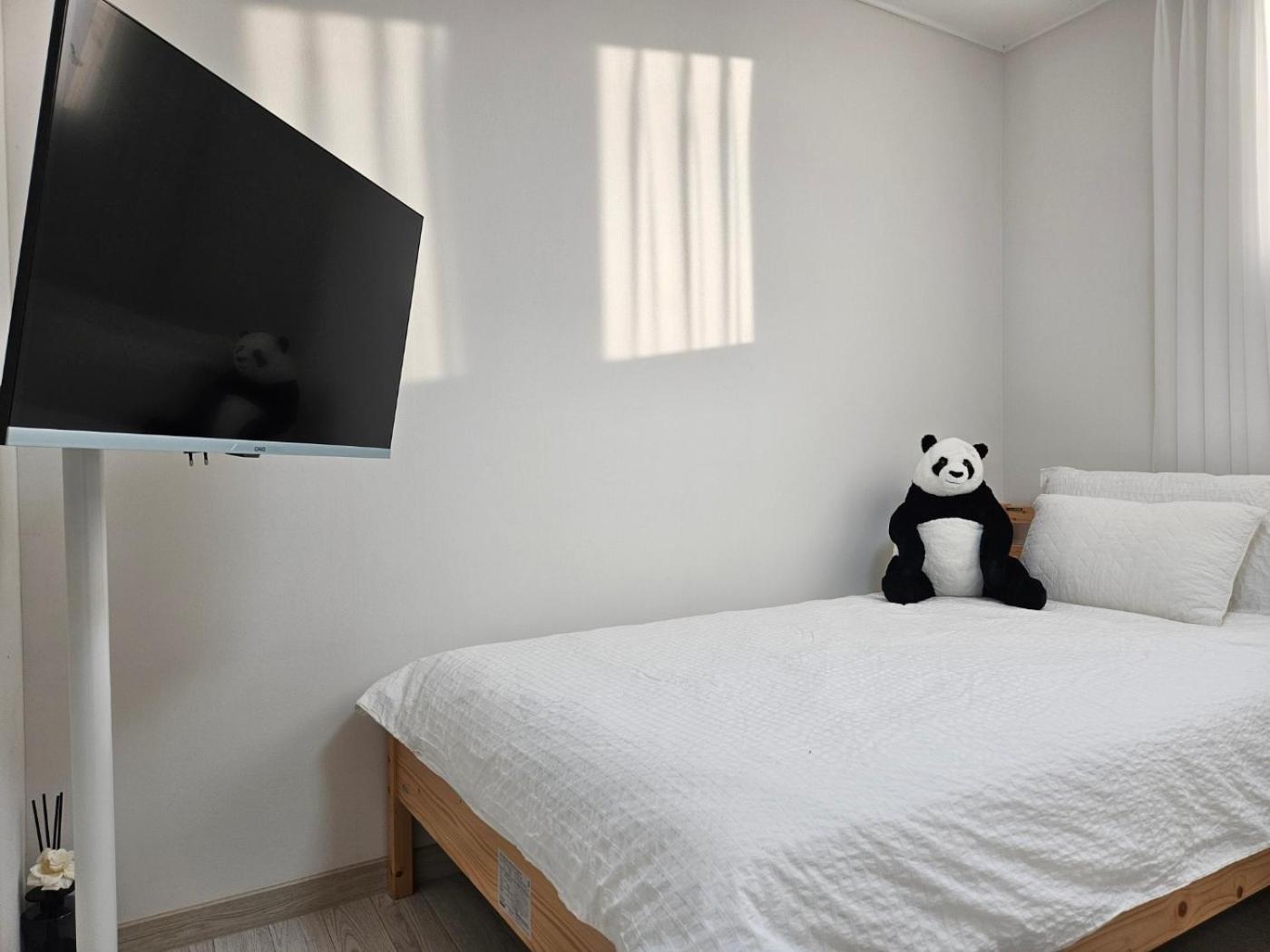 Hongdae Two-room House With Terrace Seoul