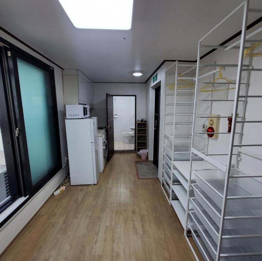 Apartment Fully Furnished #bunker, Near Miasageori Subway Station Line 4 Seoul