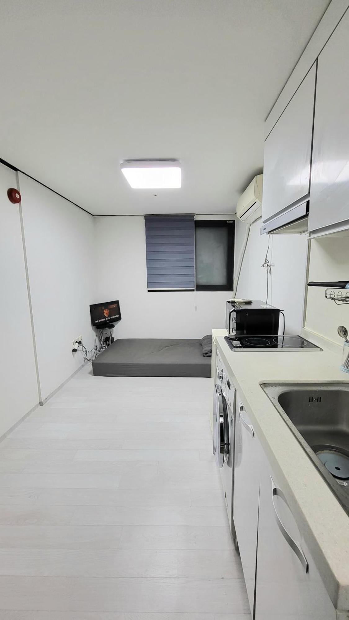 Fully Furnished #bunker, Near Miasageori Subway Station Line 4 Seoul