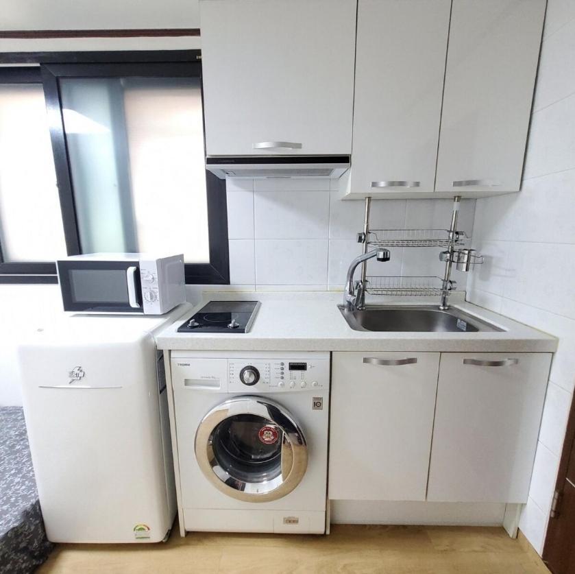 Apartment Fully Furnished #bunker, Near Miasageori Subway Station Line 4 Seoul