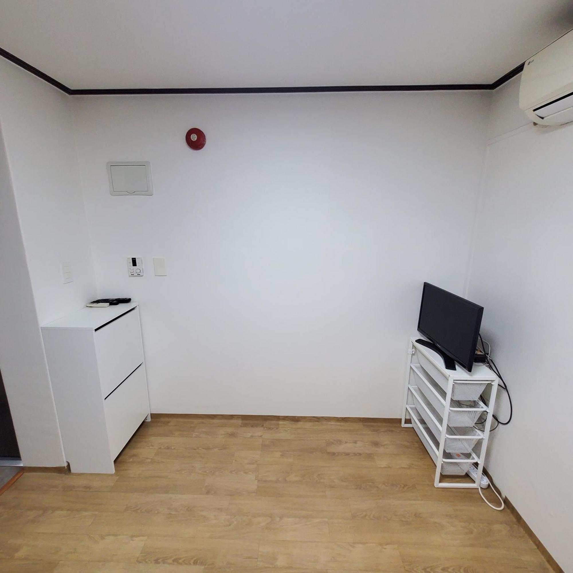 Fully Furnished #bunker, Near Miasageori Subway Station Line 4 Seoul