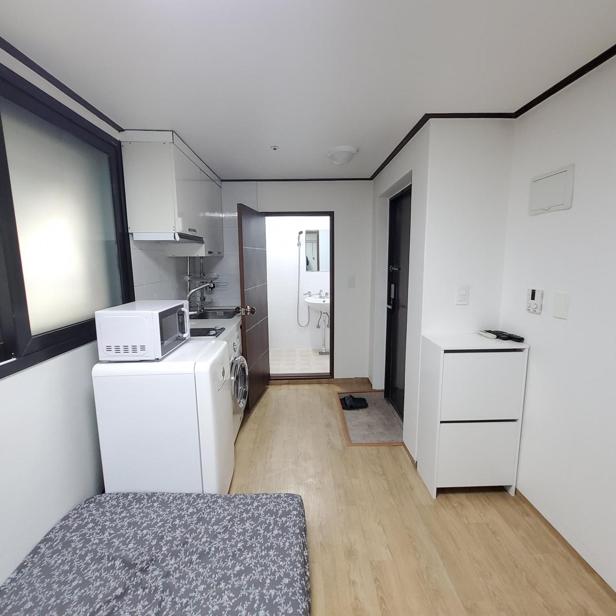 Fully Furnished #bunker, Near Miasageori Subway Station Line 4 * Seoul
