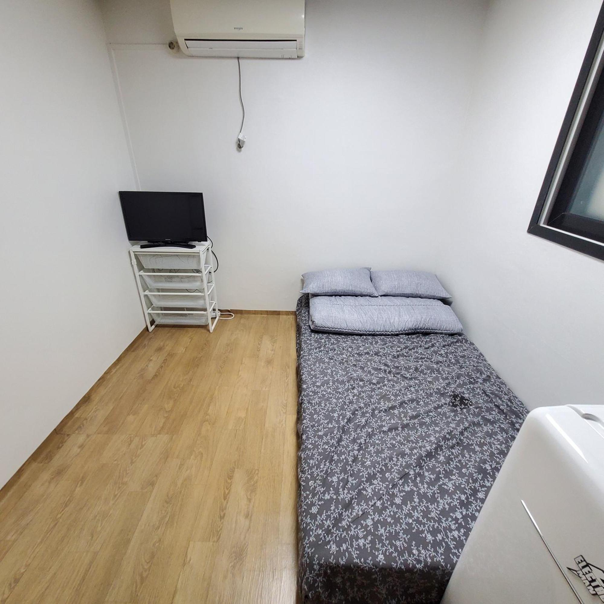 Fully Furnished #bunker, Near Miasageori Subway Station Line 4 Seoul