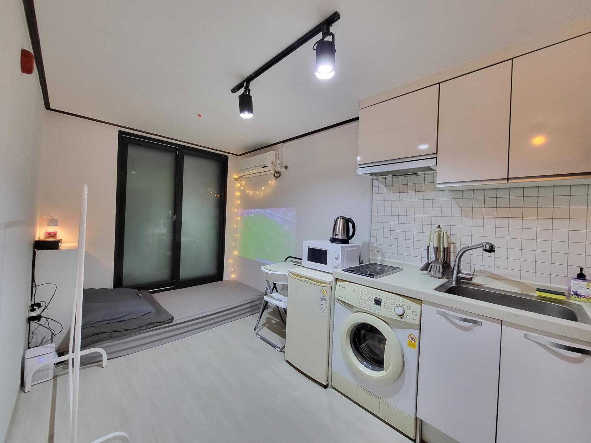 Fully Furnished #bunker, Near Miasageori Subway Station Line 4 * Seoul