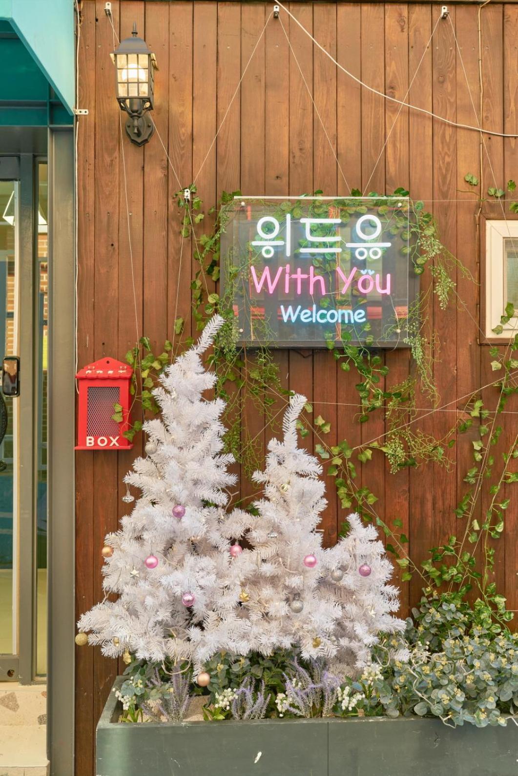 Apartment 150m From Myeongdong Station, Private Use, Style Interior, Free Korean Ramen *