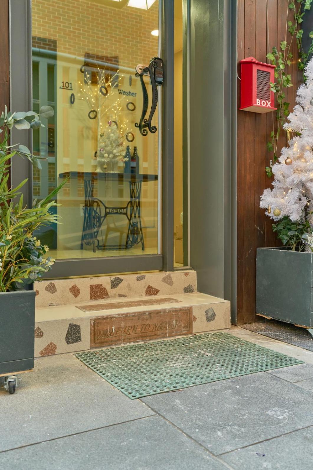 150m From Myeongdong Station, Private Use, Style Interior, Free Korean Ramen Apartment *