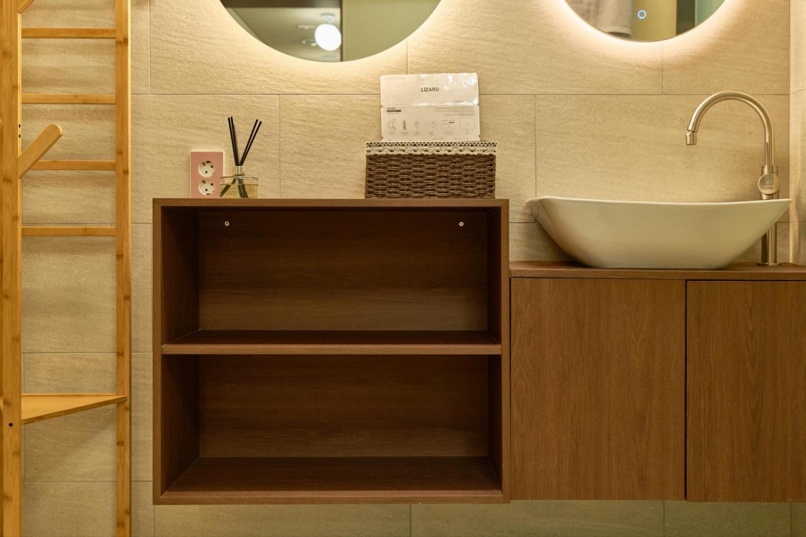 Apartment 150m From Myeongdong Station, Private Use, Style Interior, Free Korean Ramen