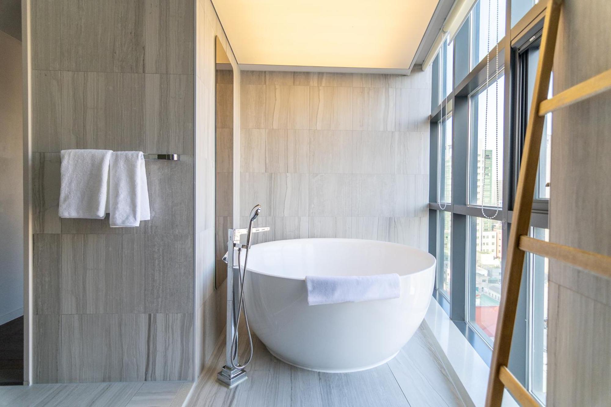 Hotel Homes Red Myeongdong 4*