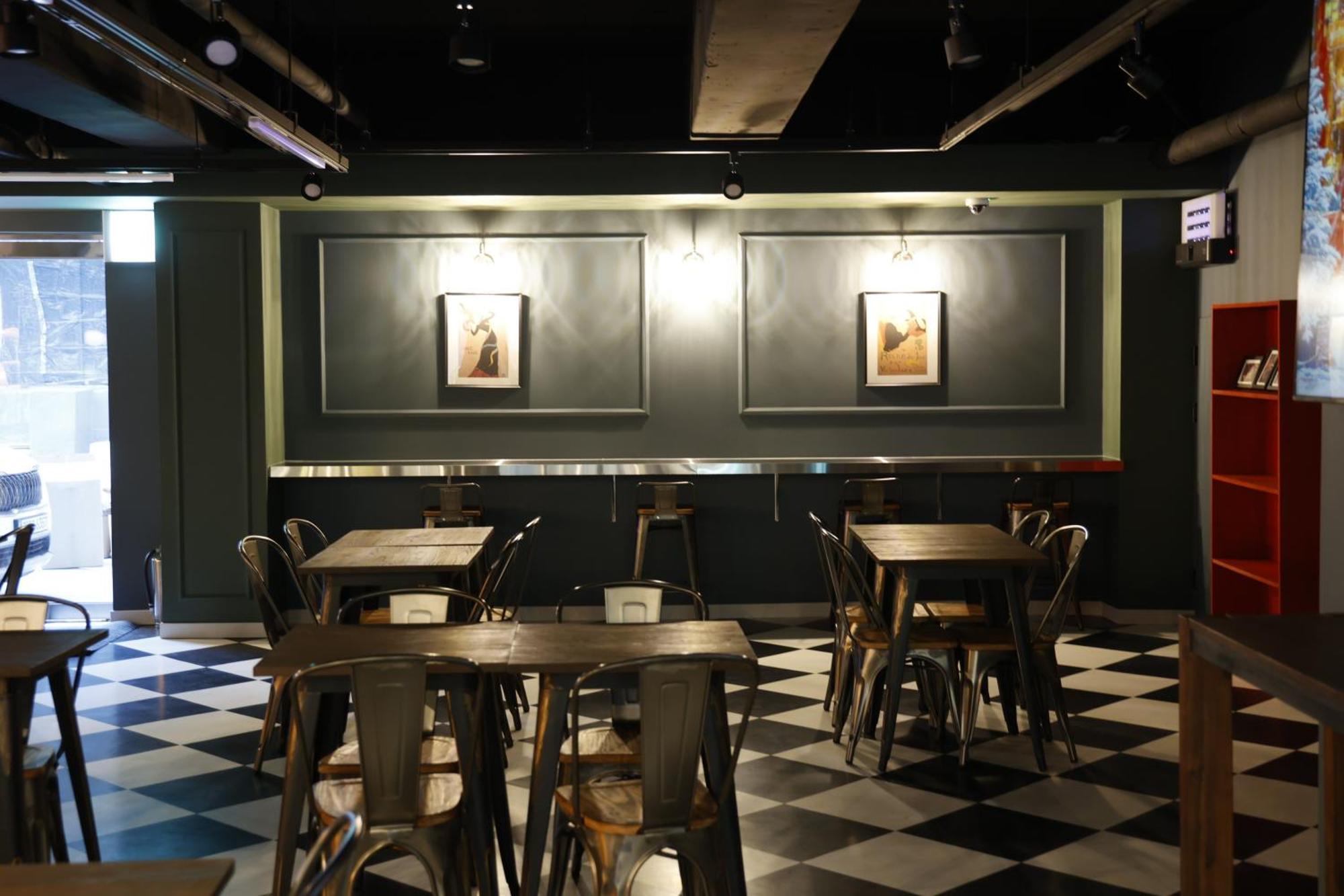 Bluedot Poshtel Hostel