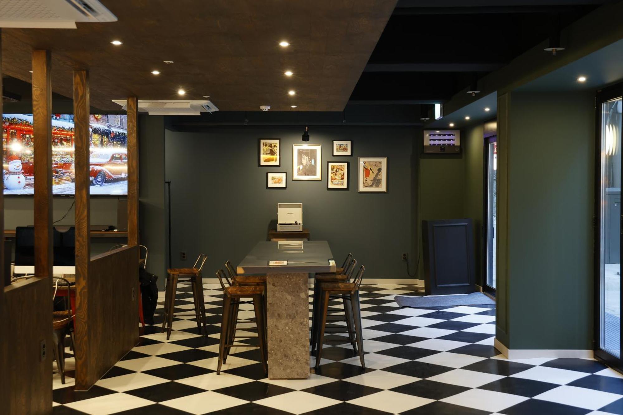 Bluedot Poshtel Hostel