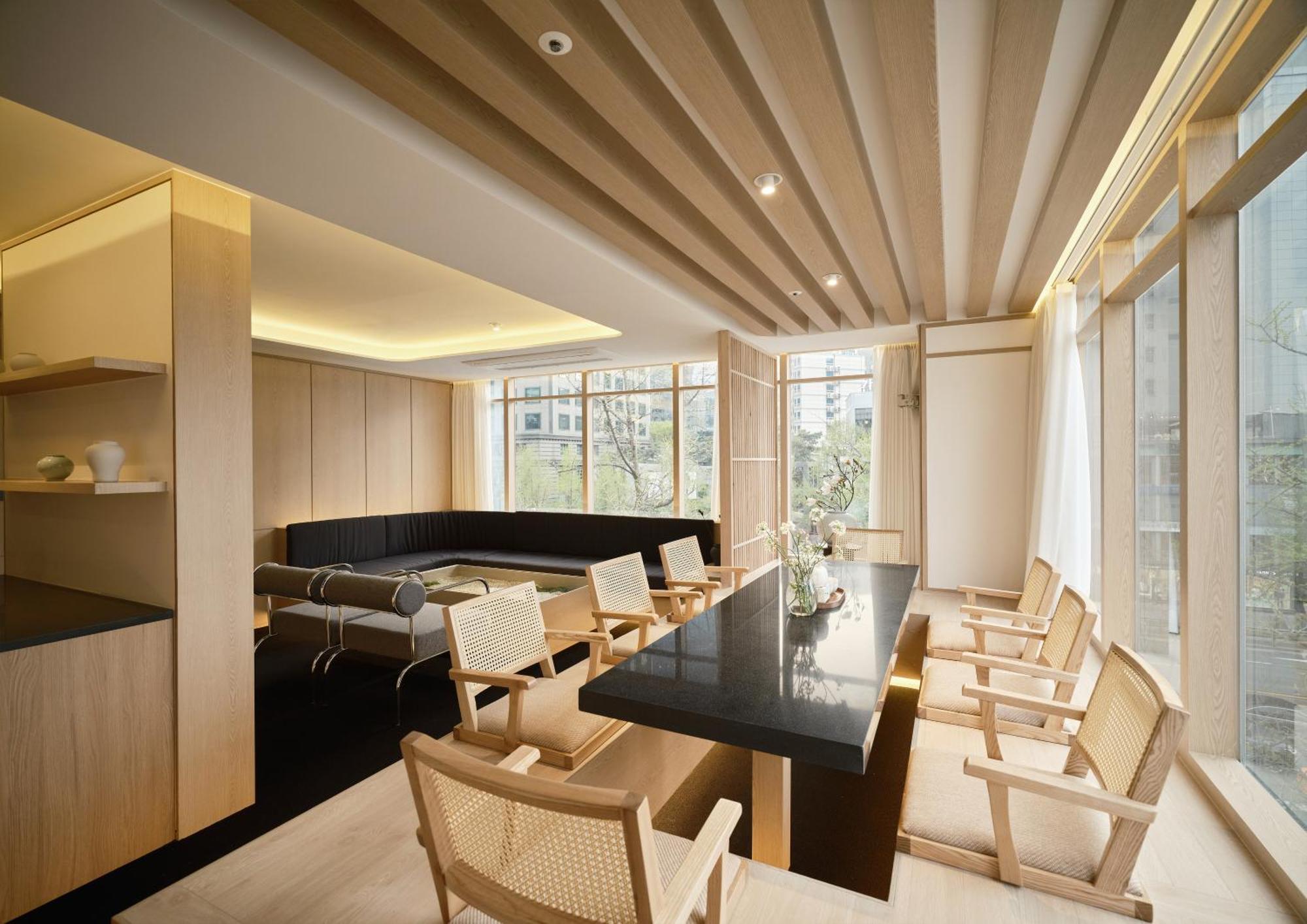 Uh Deoksugung Hotel *
