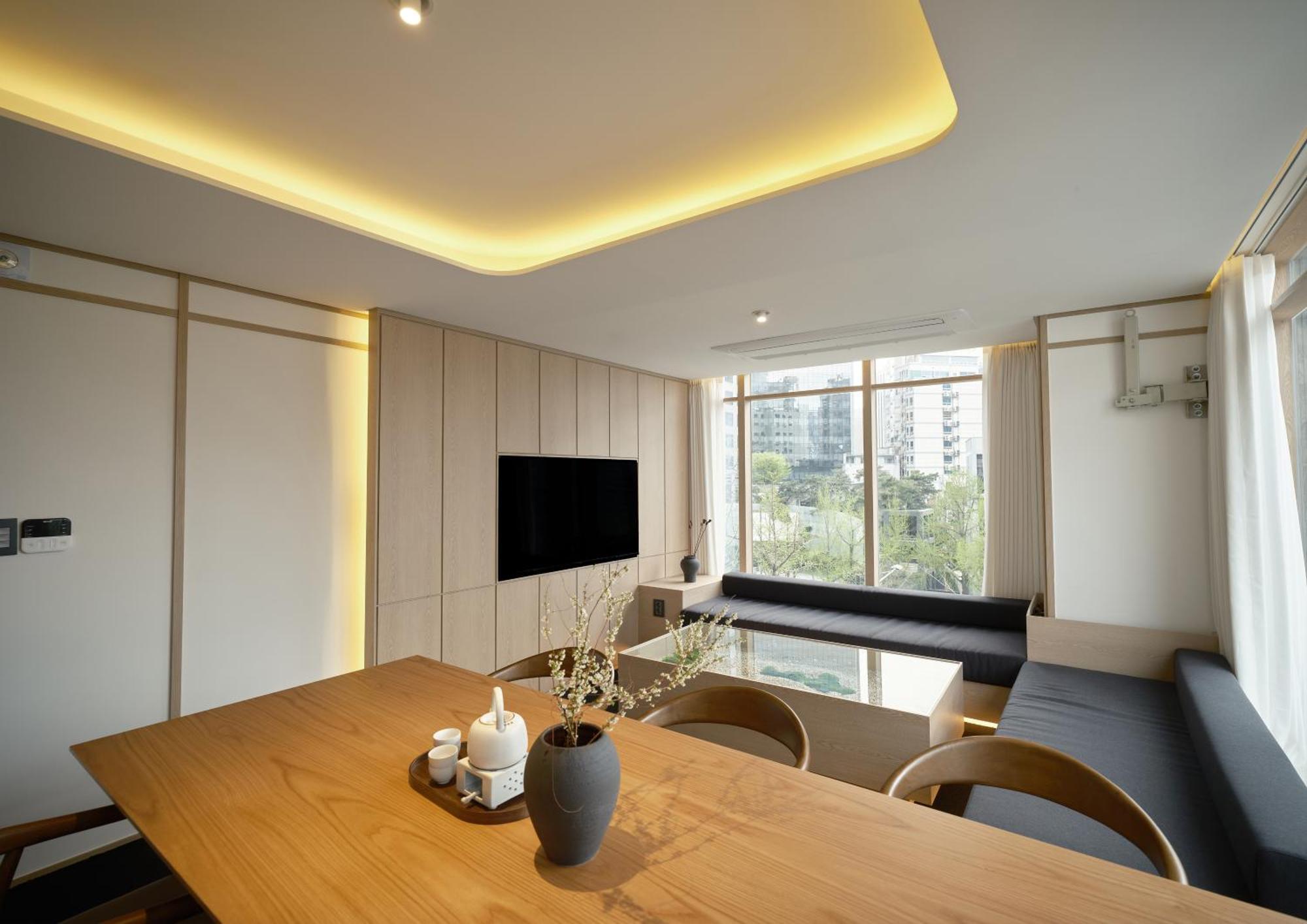 Uh Deoksugung Hotel