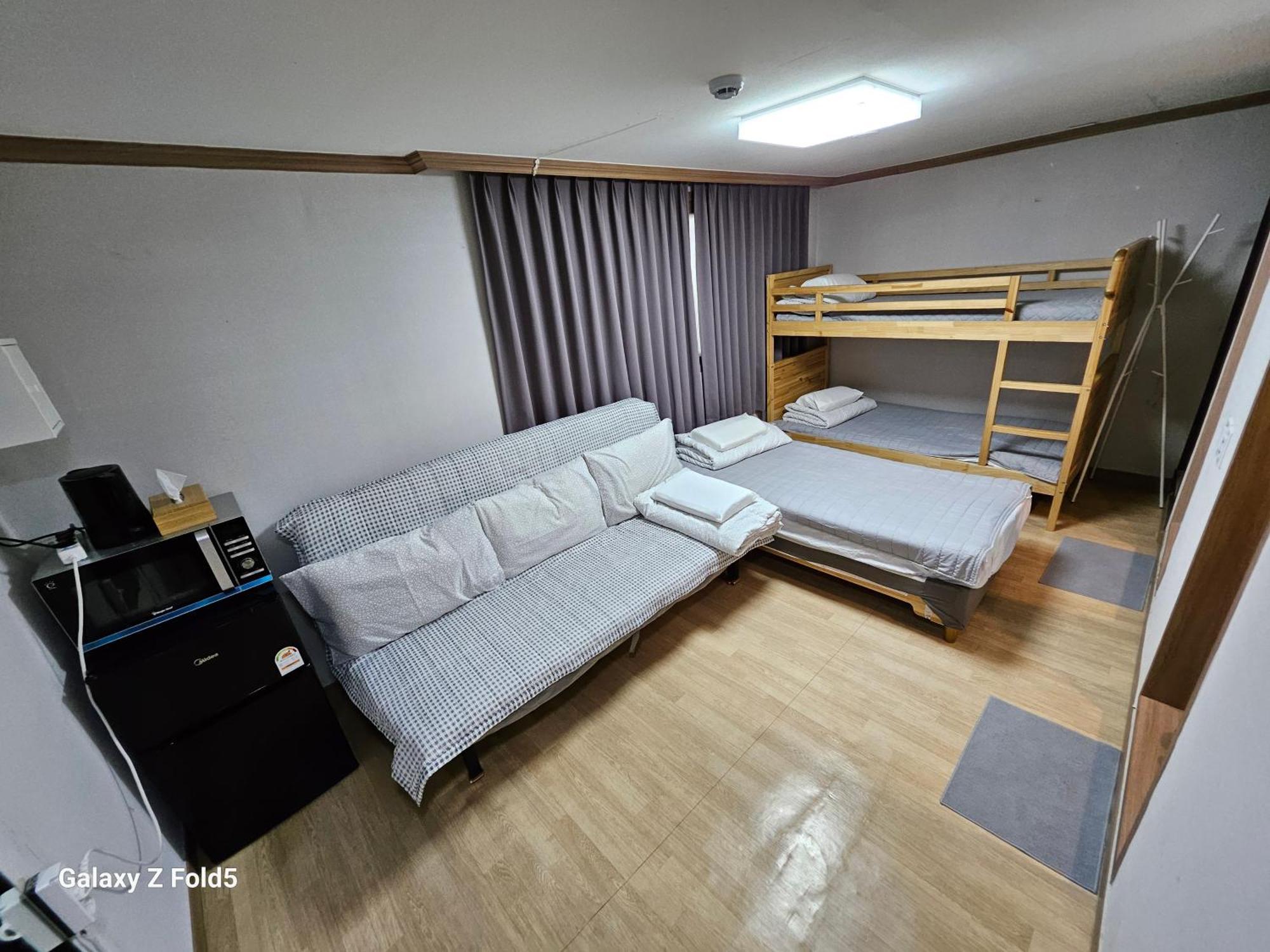 Y's House