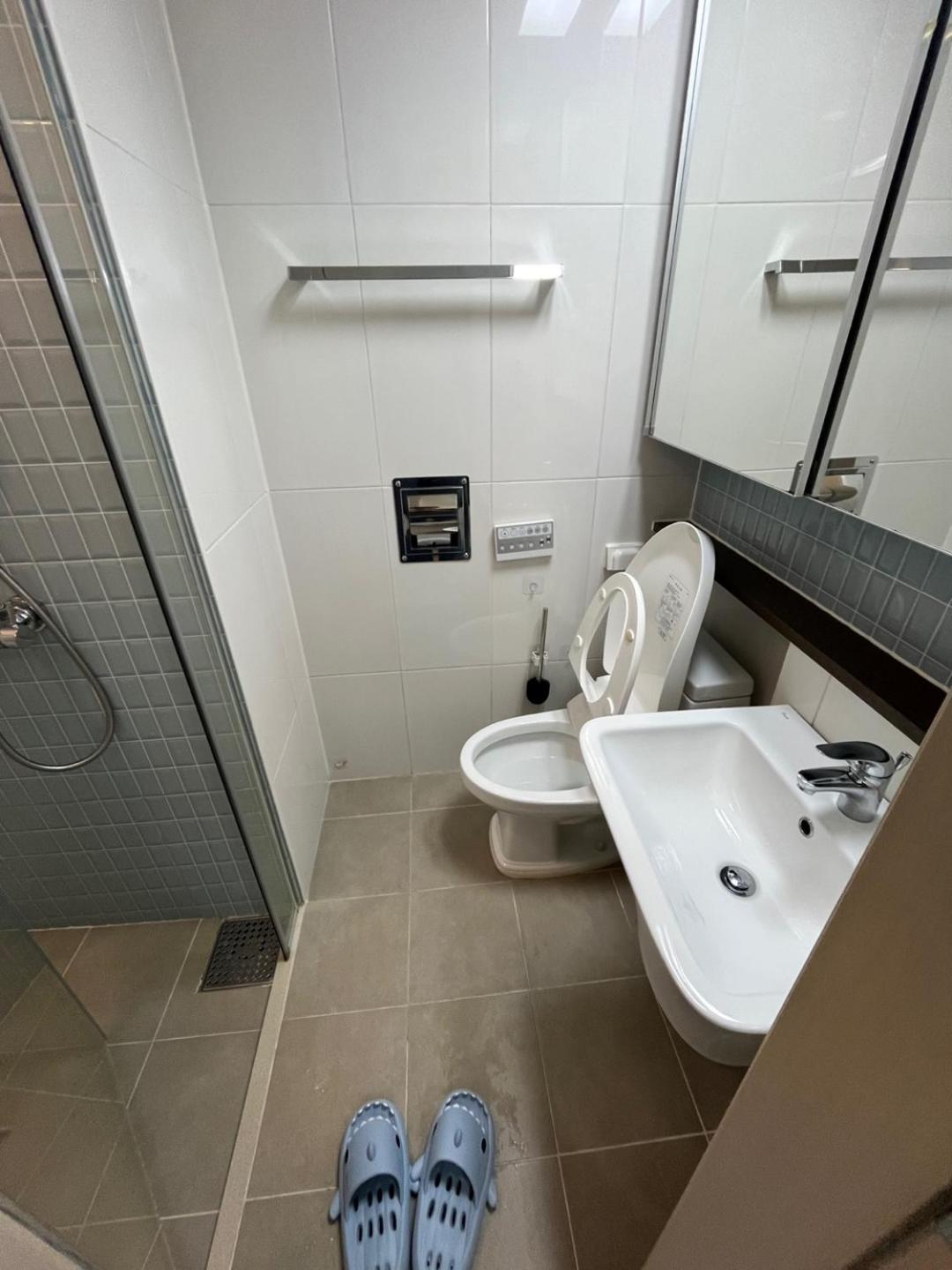 Gangnam House, Just 1 Mins From Sinnonhyeon Stn, 5 Mins From Gangnam Stn Seoul