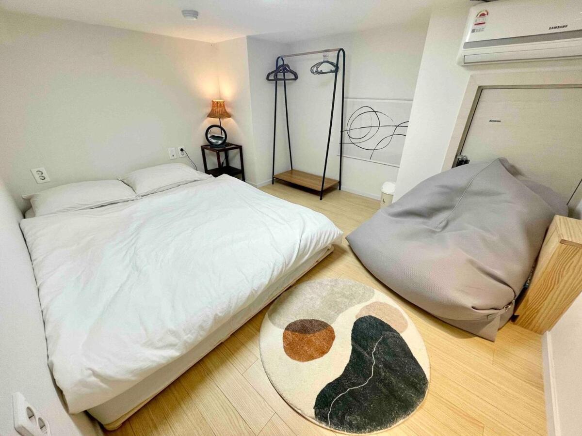 Deluxe Gangnam Modern High-rise Coex Apartment *