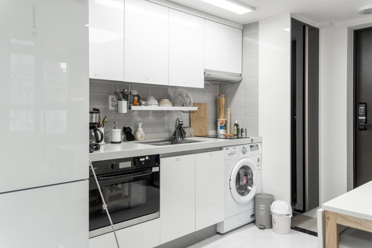 Deluxe Gangnam Modern High-rise Coex Apartment