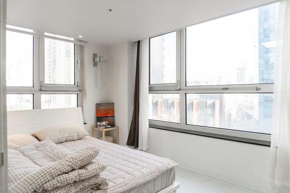 Deluxe Gangnam Modern High-rise Coex Apartment