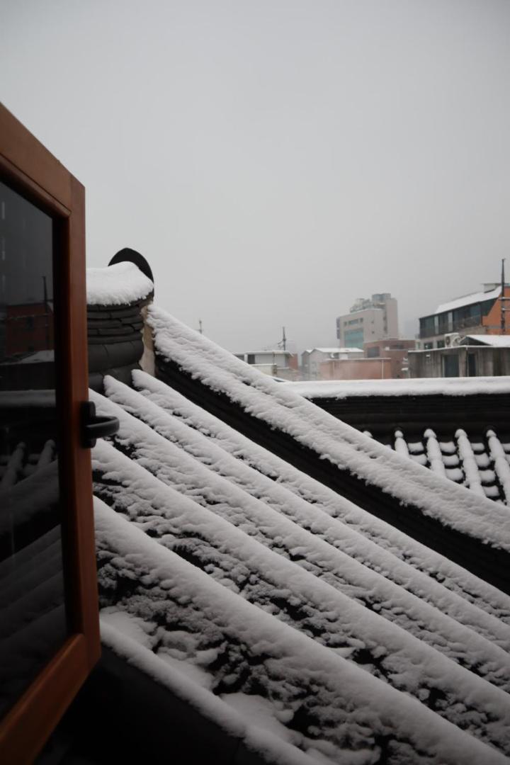 The Korean Traditional Hanok In Downtown For Convenient Public Transportation - Ari Katil *