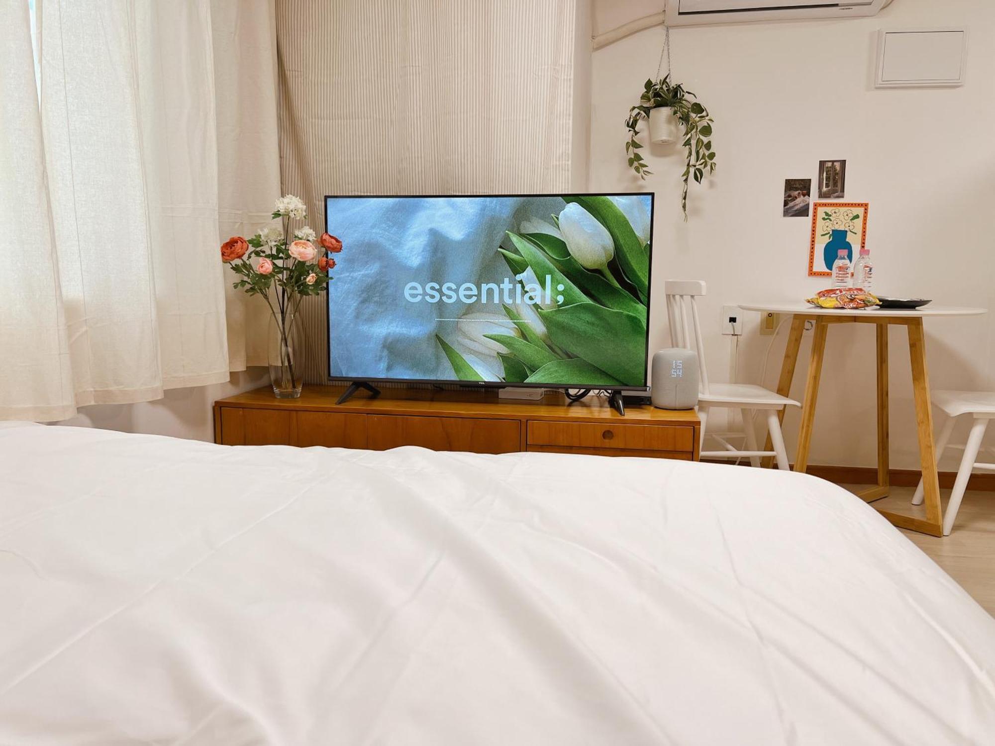 Easy Access To Metro Aparthotel