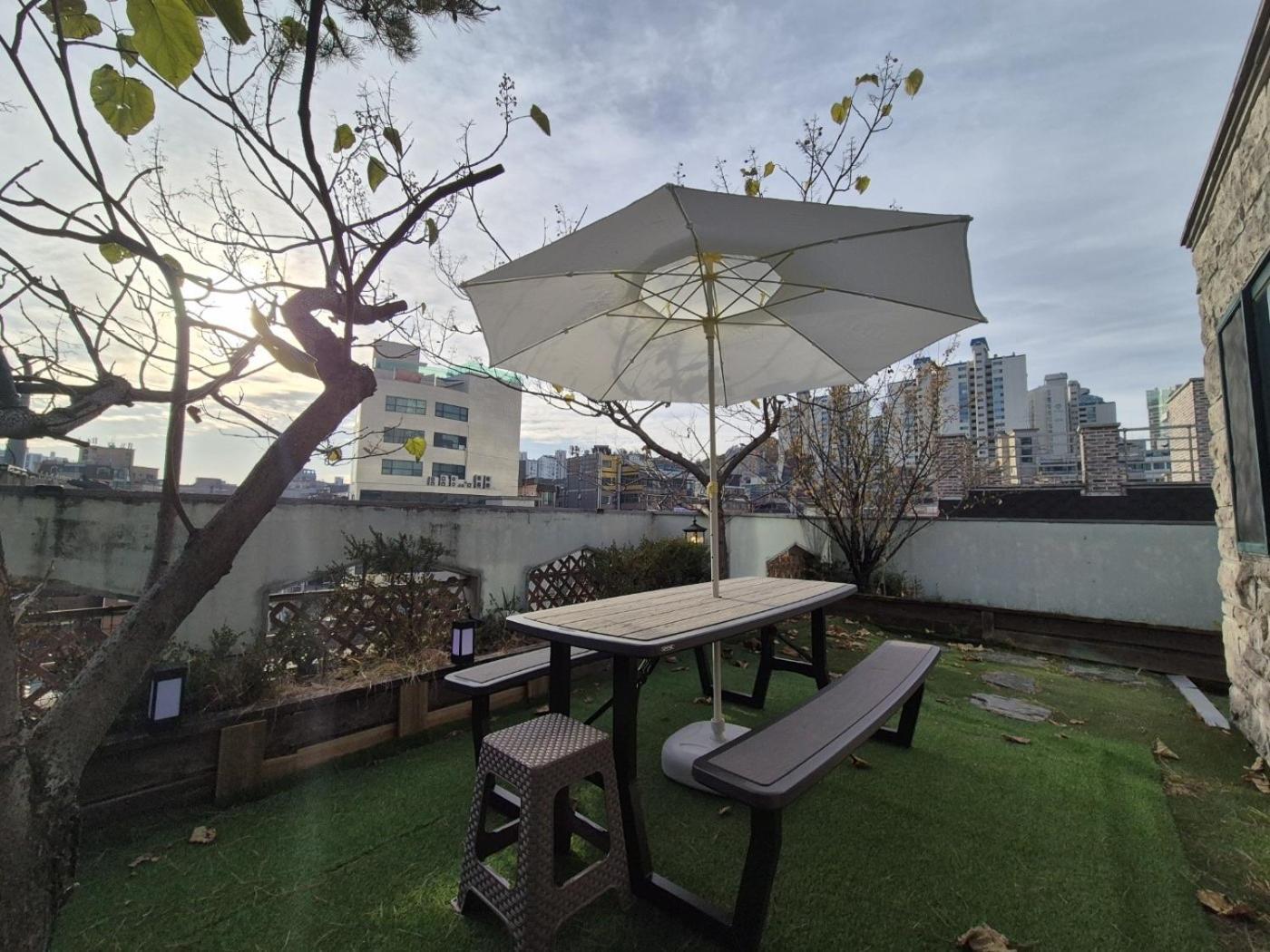 #new Open Sale#1 Stop To Hongdae Subway#3room 4bed 2bathtoom#cozy Rooftop#free Luggage Keeping#free Parking#close To K-pop Studio#many Restaurants * Seoul