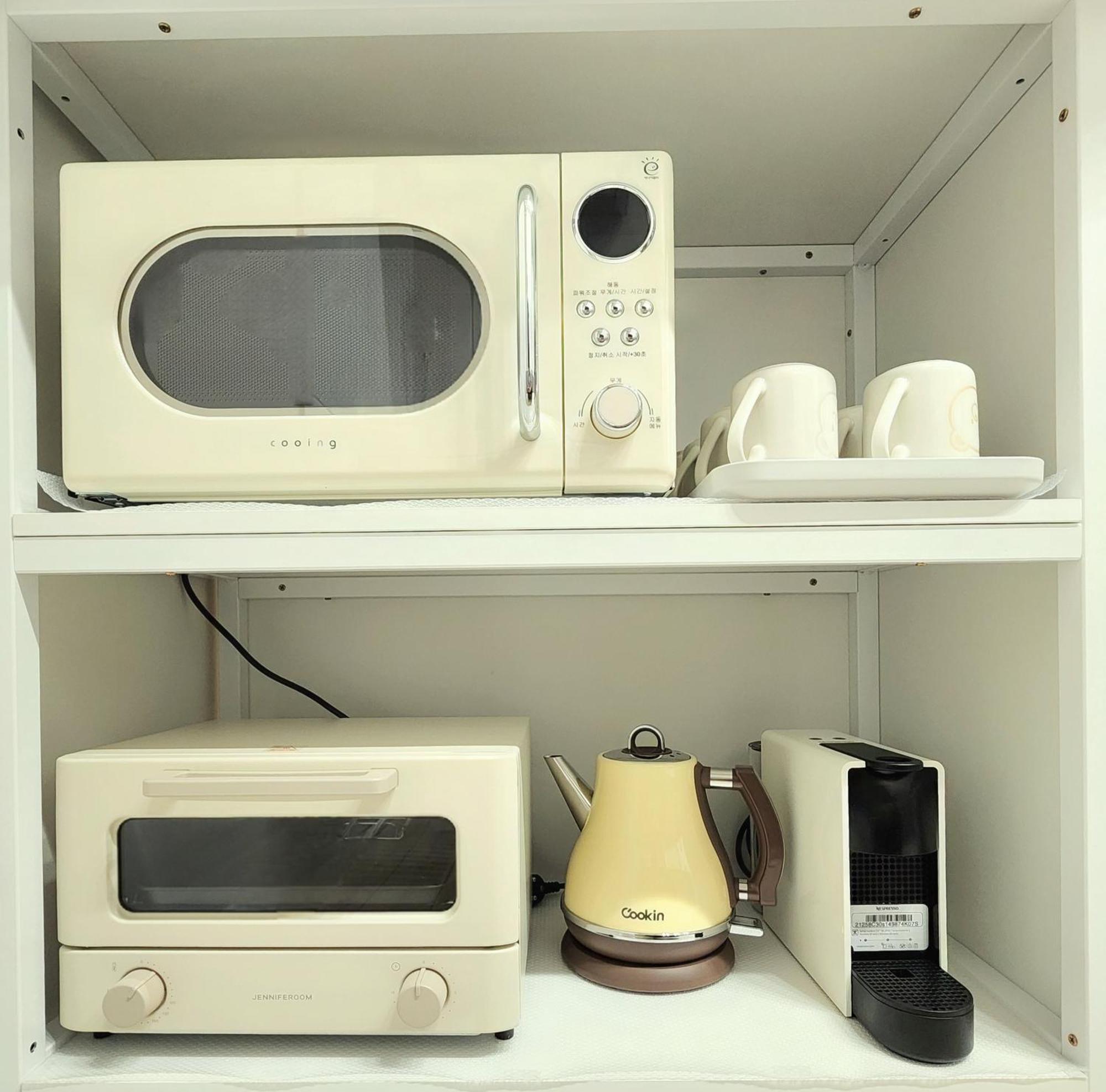 #new Open Sale#1 Stop To Hongdae Subway#3room 4bed 2bathtoom#cozy Rooftop#free Luggage Keeping#free Parking#close To K-pop Studio#many Restaurants Apartment