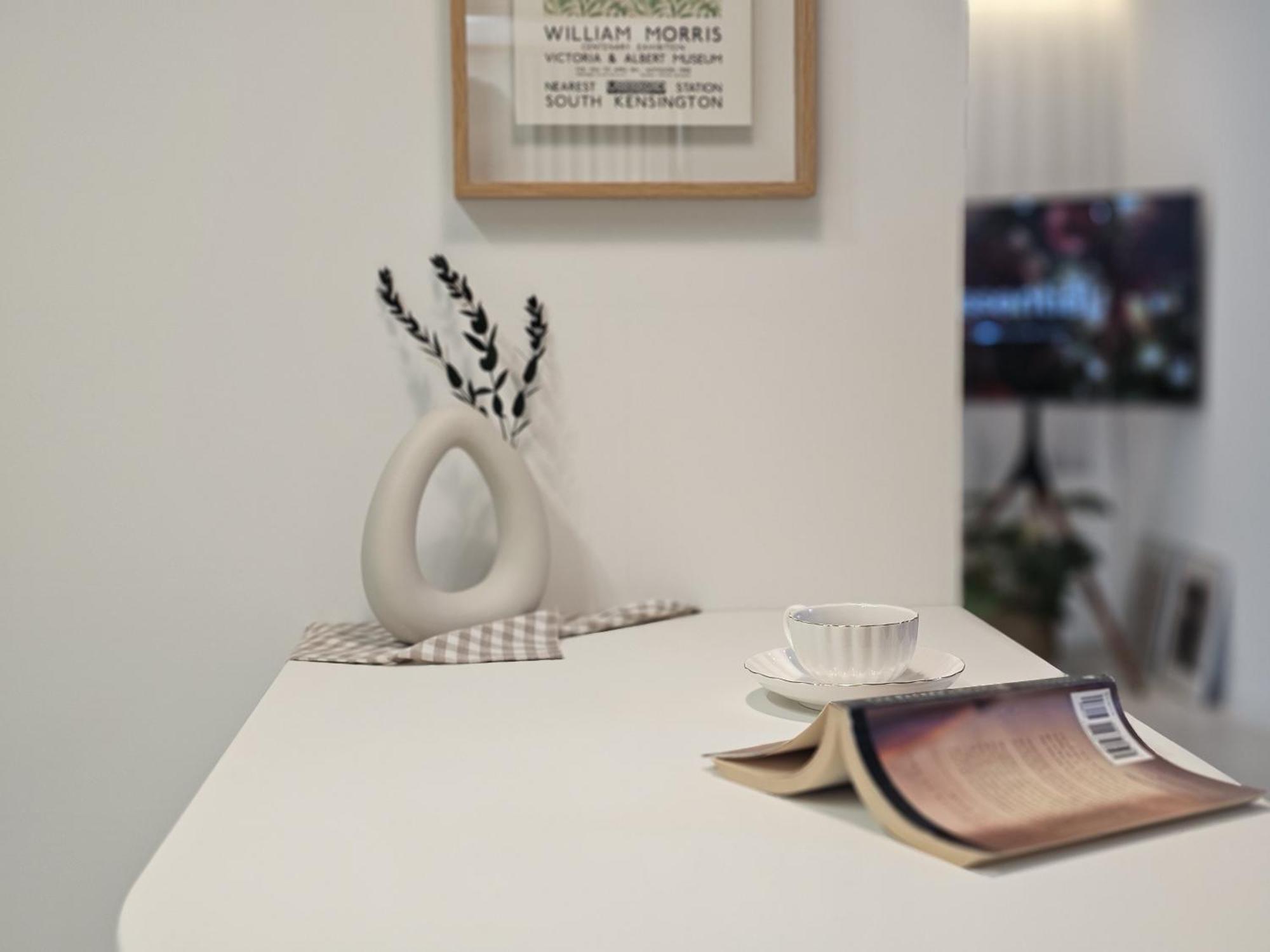 #new Open Sale#1 Stop To Hongdae Subway#3room 4bed 2bathtoom#cozy Rooftop#free Luggage Keeping#free Parking#close To K-pop Studio#many Restaurants *