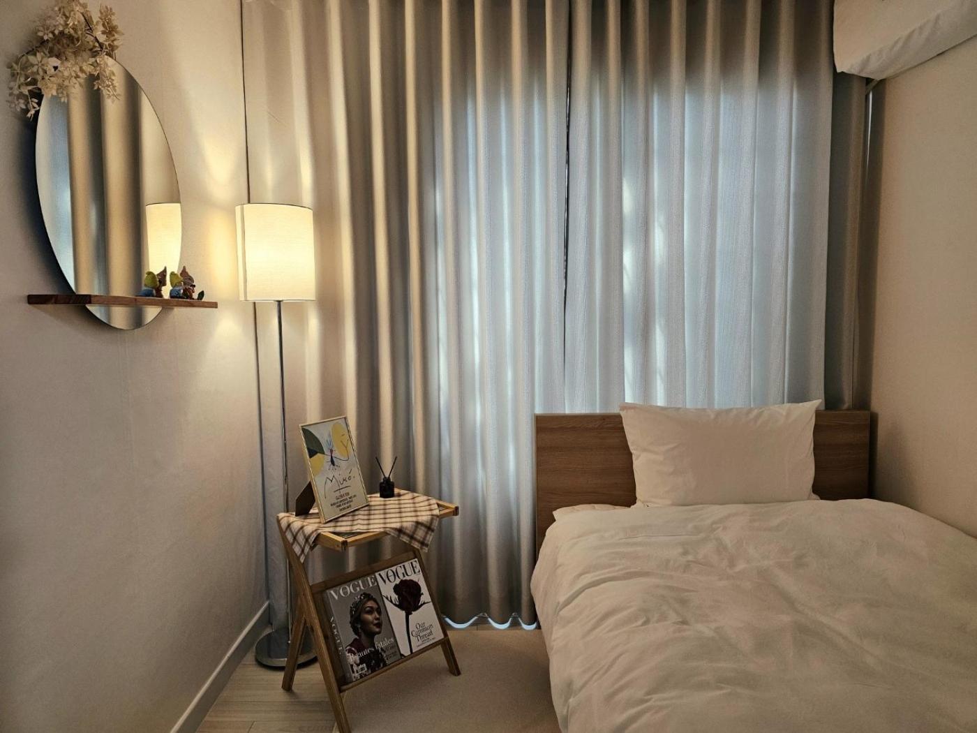 Apartment #new Open Sale#1 Stop To Hongdae Subway#3room 4bed 2bathtoom#cozy Rooftop#free Luggage Keeping#free Parking#close To K-pop Studio#many Restaurants