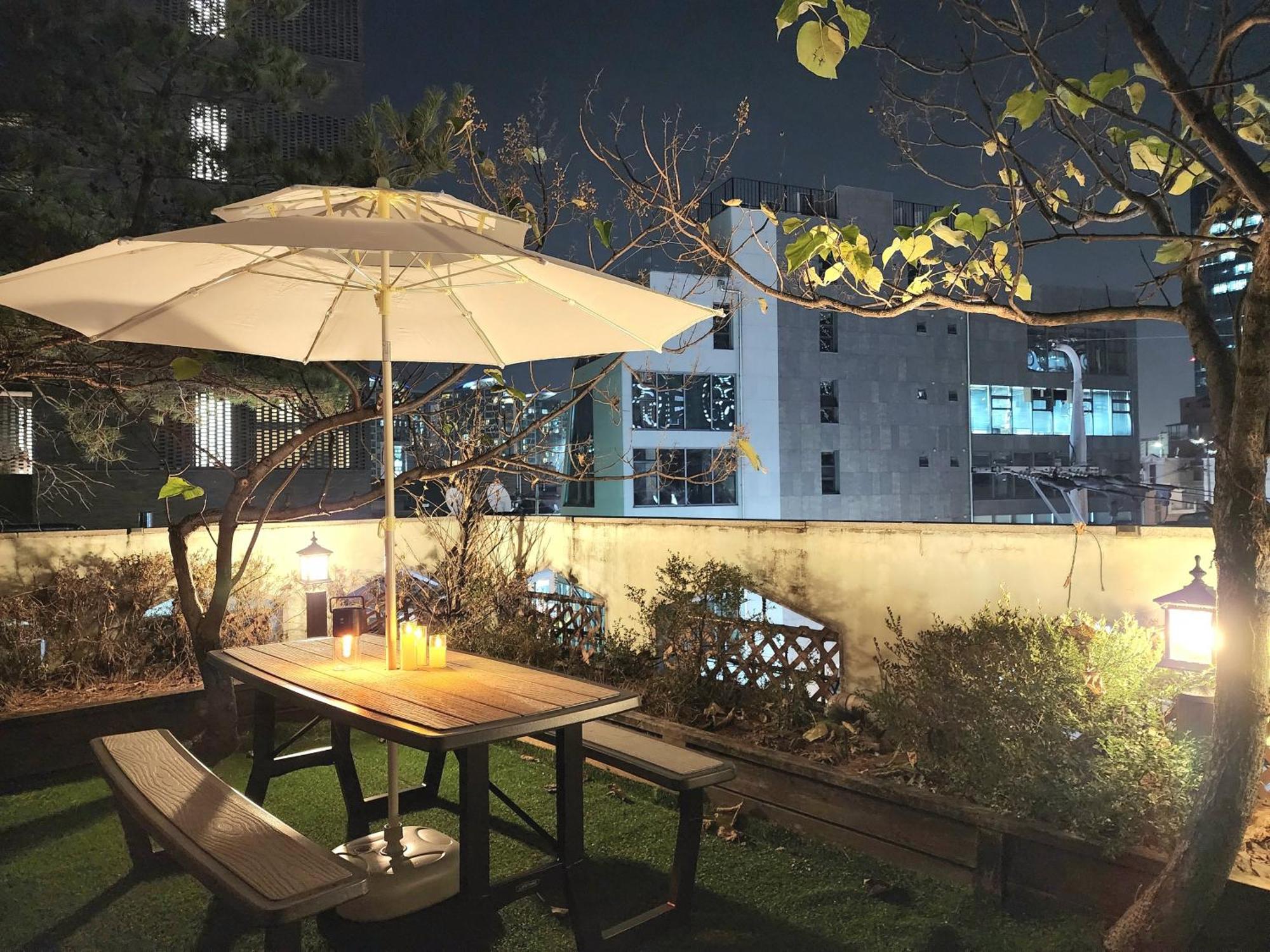 #new Open Sale#1 Stop To Hongdae Subway#3room 4bed 2bathtoom#cozy Rooftop#free Luggage Keeping#free Parking#close To K-pop Studio#many Restaurants *