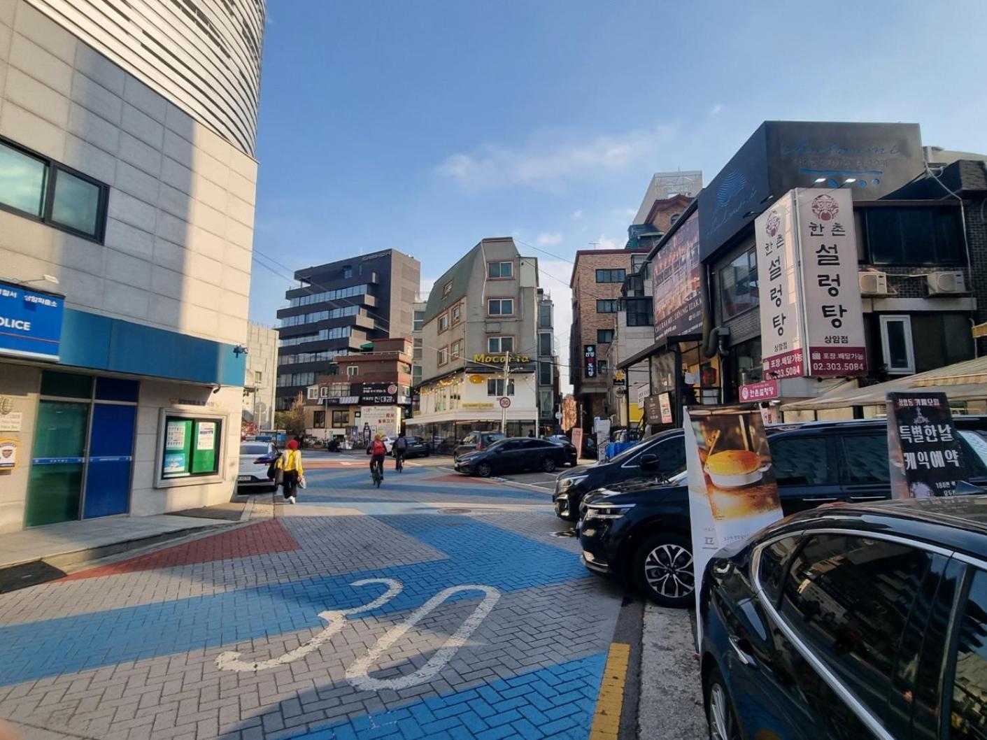#new Open Sale#1 Stop To Hongdae Subway#3room 4bed 2bathtoom#cozy Rooftop#free Luggage Keeping#free Parking#close To K-pop Studio#many Restaurants Apartment