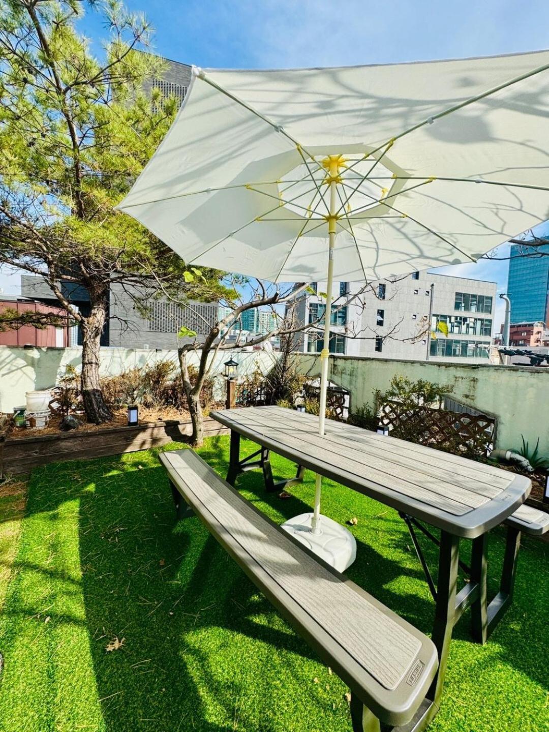#new Open Sale#1 Stop To Hongdae Subway#3room 4bed 2bathtoom#cozy Rooftop#free Luggage Keeping#free Parking#close To K-pop Studio#many Restaurants
