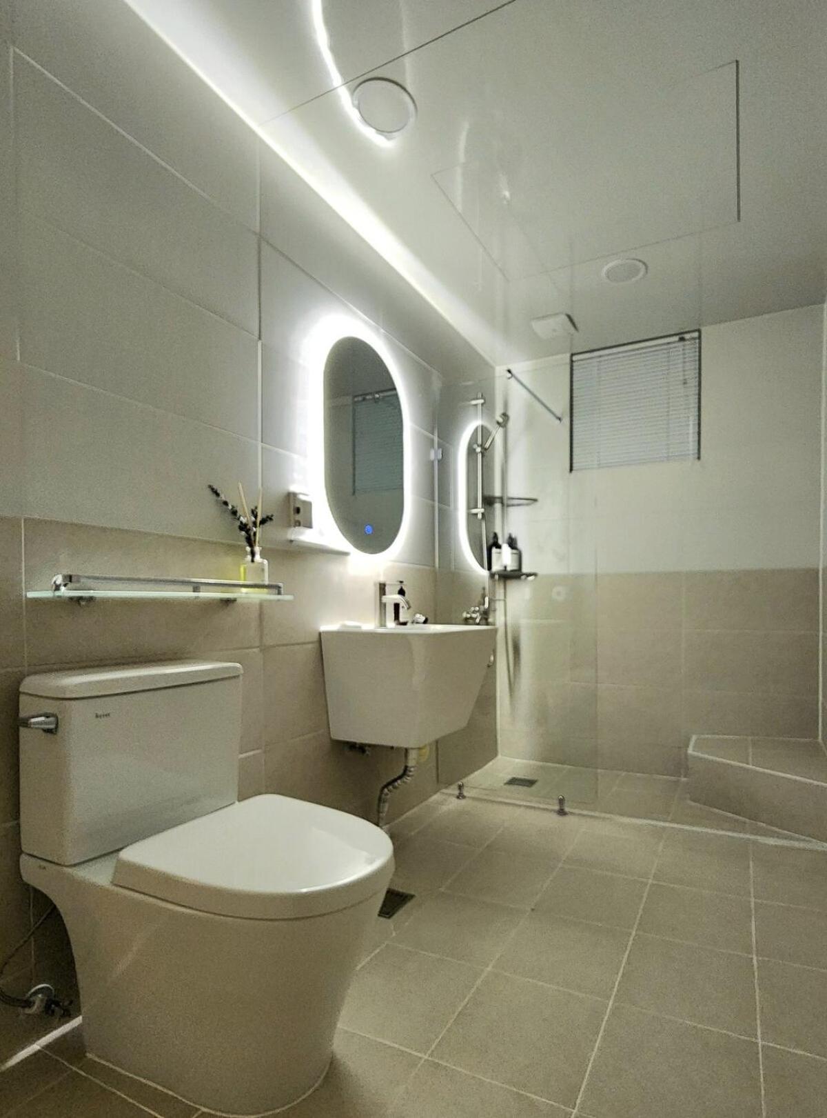 #new Open Sale#1 Stop To Hongdae Subway#3room 4bed 2bathtoom#cozy Rooftop#free Luggage Keeping#free Parking#close To K-pop Studio#many Restaurants Seoul