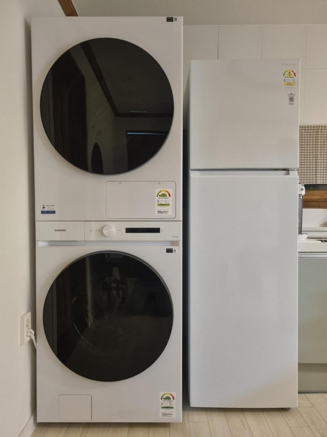 Apartment #new Open Sale#1 Stop To Hongdae Subway#3room 4bed 2bathtoom#cozy Rooftop#free Luggage Keeping#free Parking#close To K-pop Studio#many Restaurants