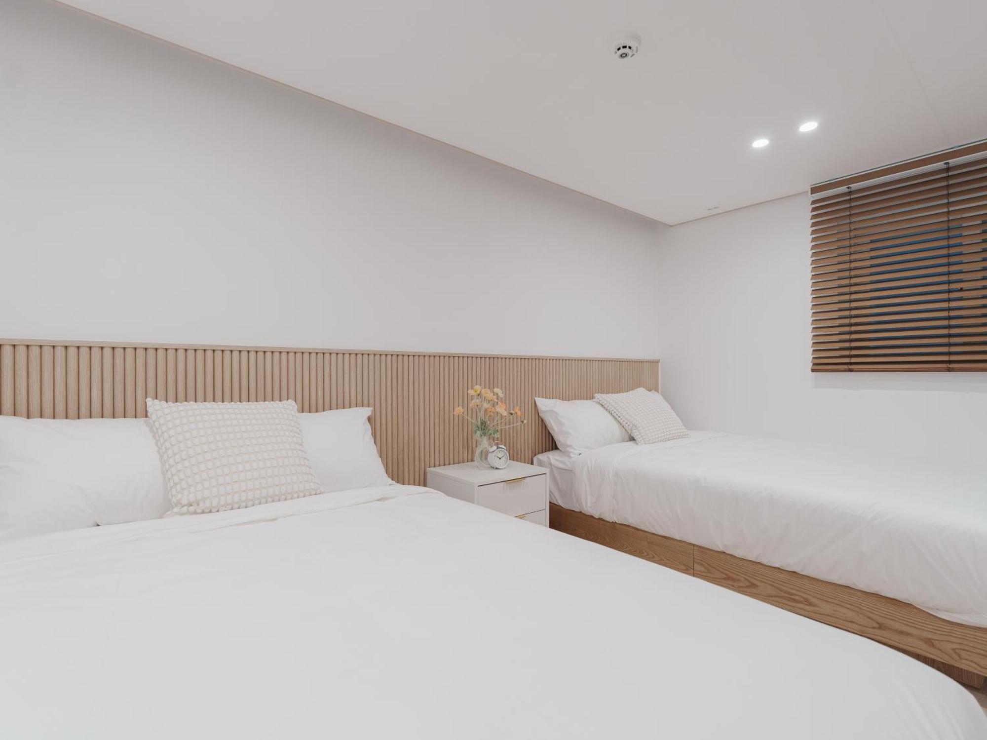 Elly Hotel